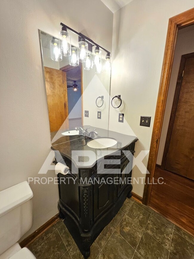 Building Photo - Stunning 3 Bd/2Ba Single Family Home with 2-Car Garage in the heart of Halls!