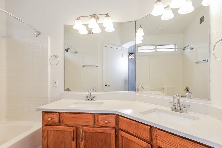 Building Photo - 17461 N 14th St