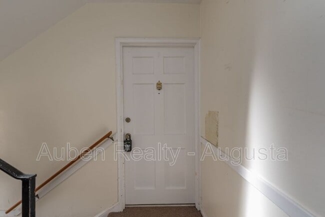 Building Photo - 501 Milledge Rd