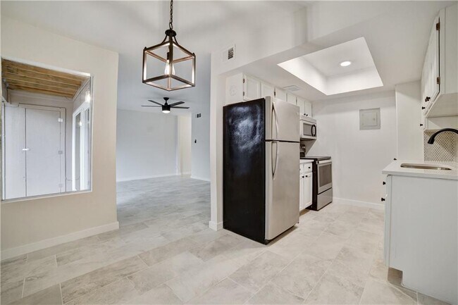 Building Photo - 2600 Penny Ln