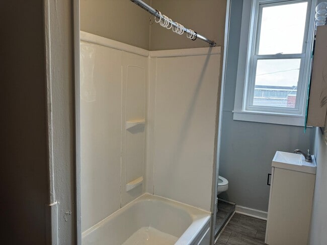 Building Photo - Beautiful 3 Bedroom Home with a Bonus Room in Lancaster City!