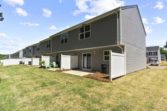 Building Photo - 3 bedroom 2.5 Bath Unfurnished Townhome fo...