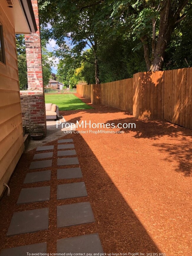 Building Photo - Gorgeous Updated Home in Oak Grove - 4 Bedrooms!