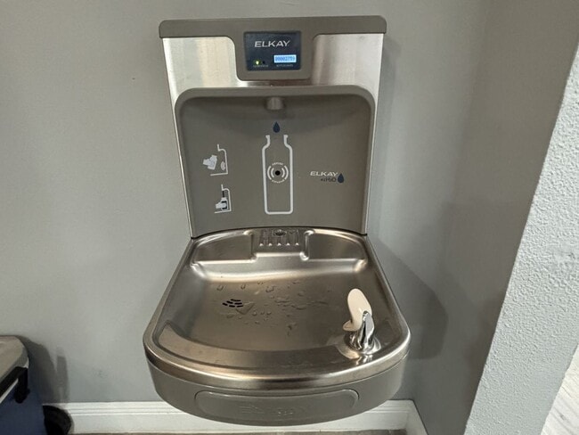 Building Photo - 16 Glen Cove Ct