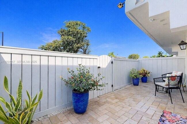 Building Photo - 6840 SW 45th Ln