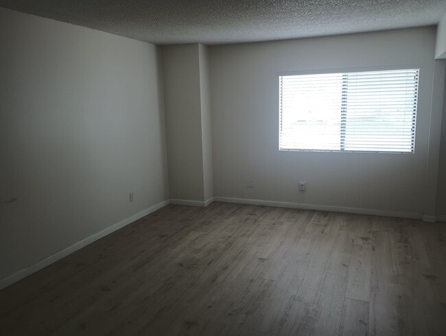 Building Photo - 2BR/1.5BA Condo in the heart of Oceanside