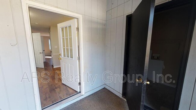 Building Photo - 4010 S Bend Dr