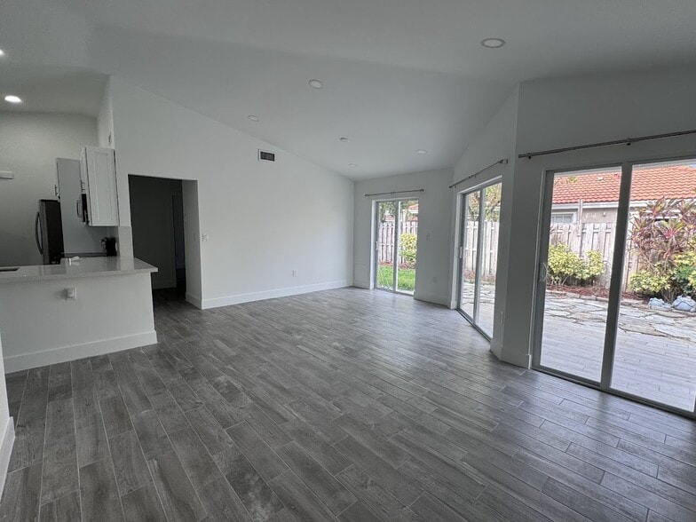 Building Photo - 5593 NW 102nd Pl