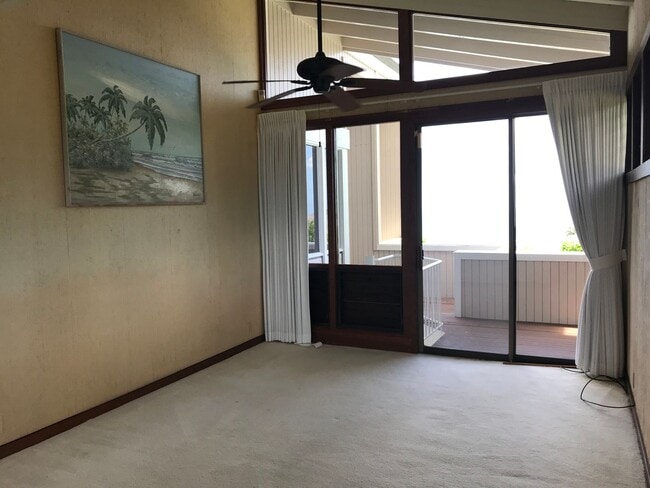Building Photo - Waialae Iki, large family home 4 bedroom, 4 baths, 2 car garage