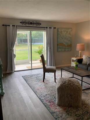 Building Photo - 18081 SE Country Club Dr