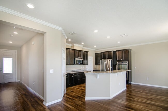 Building Photo - 5600 NW Pine Trail Cir