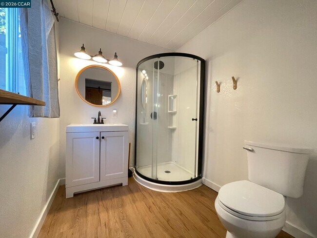 Building Photo - 924 E Meadow Ave