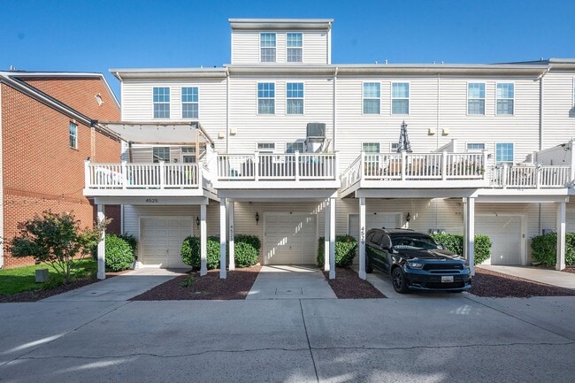 Building Photo - Luxury 3-Bed, 4-Bath Townhouse with Modern Amenities