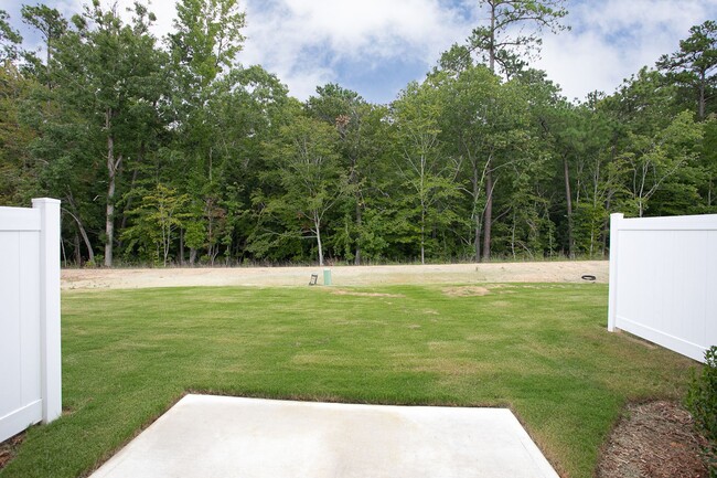 Building Photo - Beautiful 3 bedroom, 2.5 bath townhome in ...