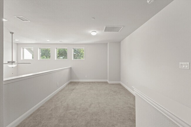 Building Photo - 1045 Thomas Pl