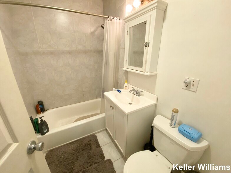 Building Photo - 61 Hillside St