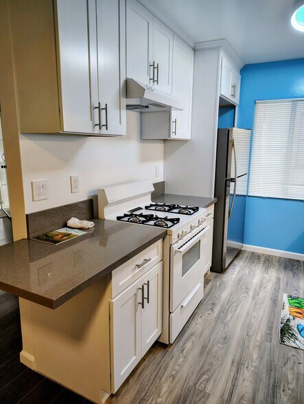 KITCHEN VIEW OF APPLIANCES - 1217 S Orange Grove Ave