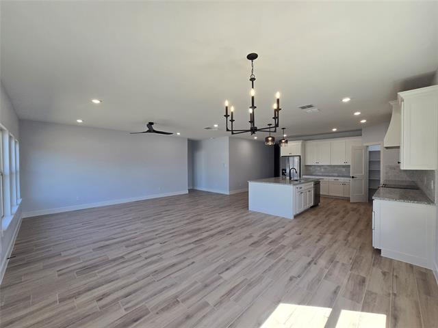 Building Photo - 2505 Oakwood Terrace