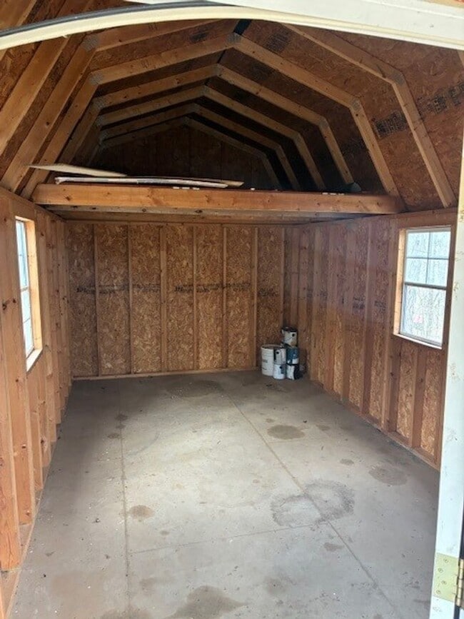 Building Photo - Rustic Country Home on 35 Acres in Bethpage, TN