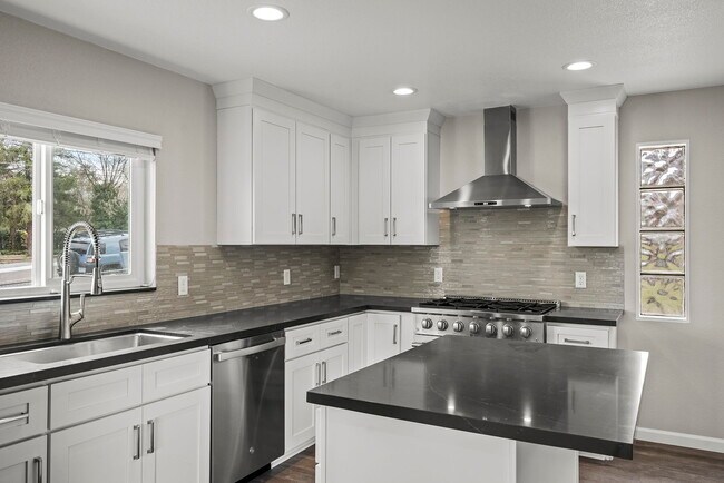 Building Photo - 2315 Armstrong Ln