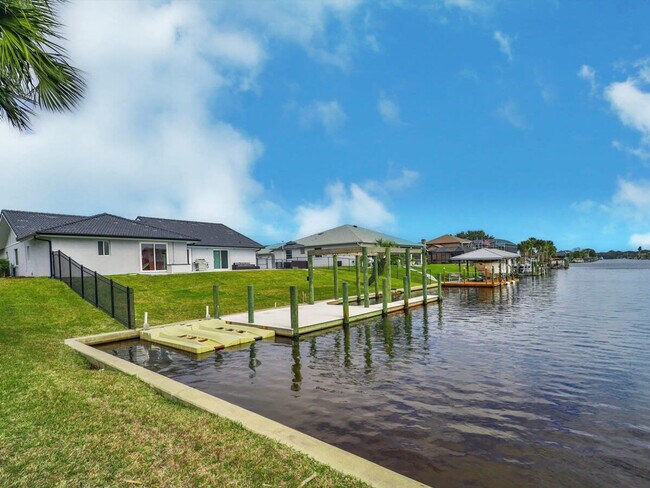 Building Photo - 2 Cedar Ct