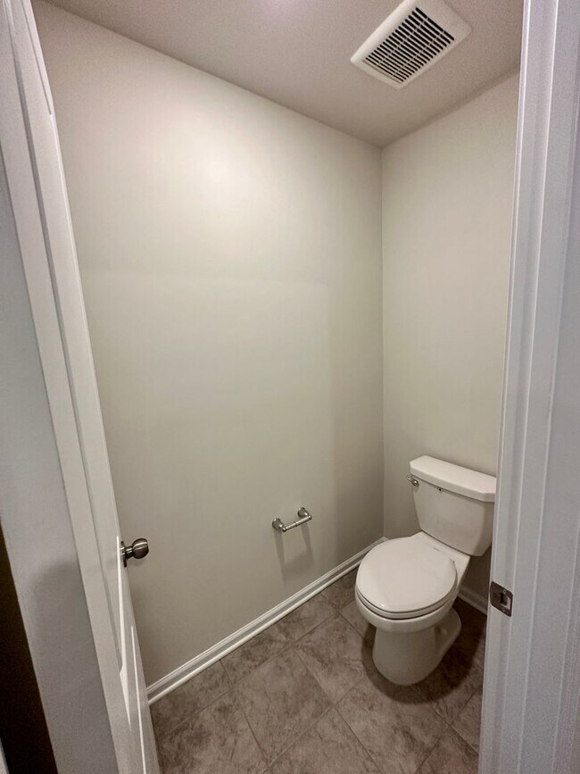 Building Photo - 4BR/3.5 Bath Townhouse in Prime Ballantyne Location; Great Schools