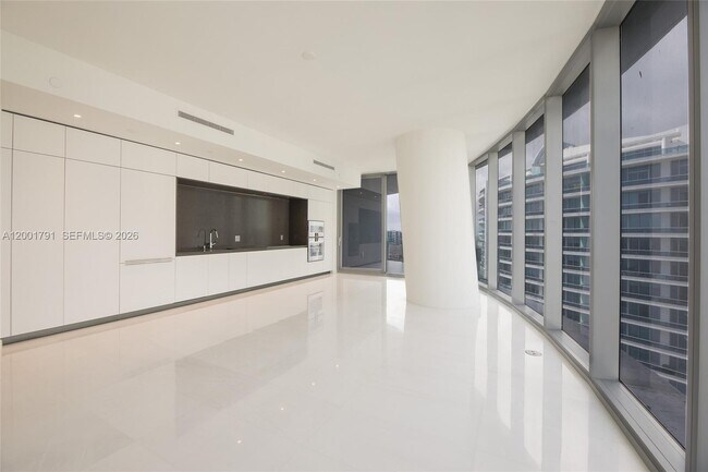 Building Photo - 300 Biscayne Blvd Way