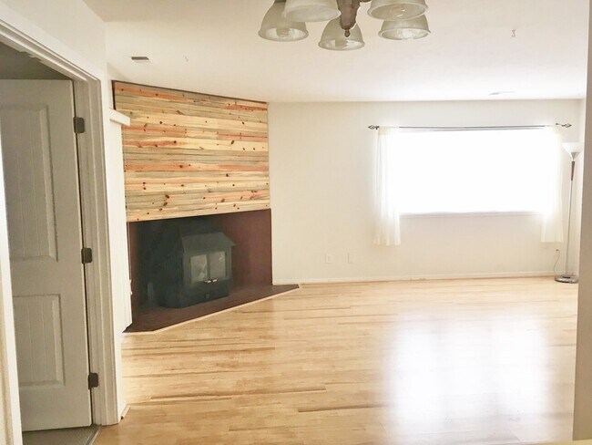Building Photo - 1303 Alpine Ave.