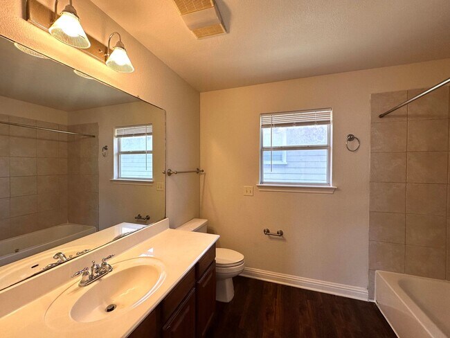 Building Photo - 506 Delmar Ave