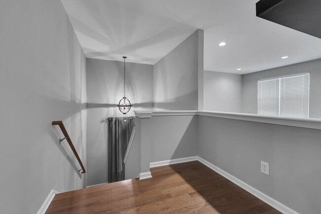 Building Photo - Beautiful and light-filled home in the desirable Normandy Place community located in Nashville’s ...