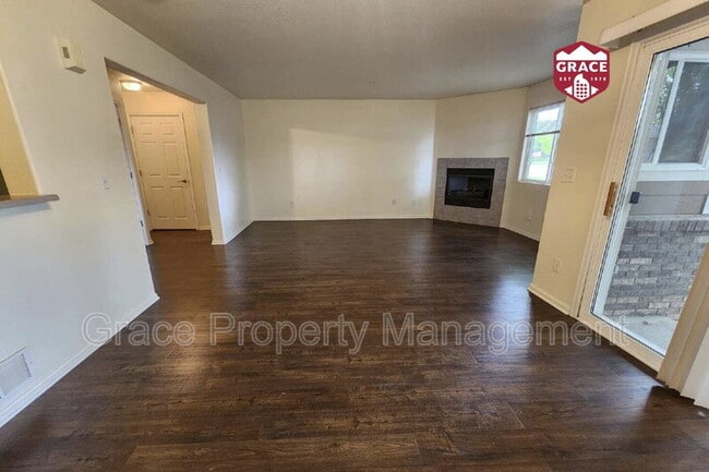 Primary Photo - 1601 Great Western Dr
