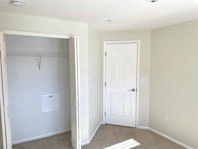 Building Photo - 2 bedroom 1 bath condo for rent in Parker ...