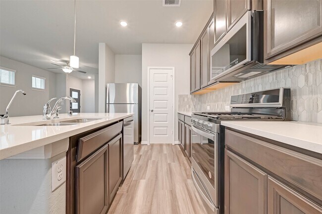 Building Photo - 1521 Beach Oak Dr