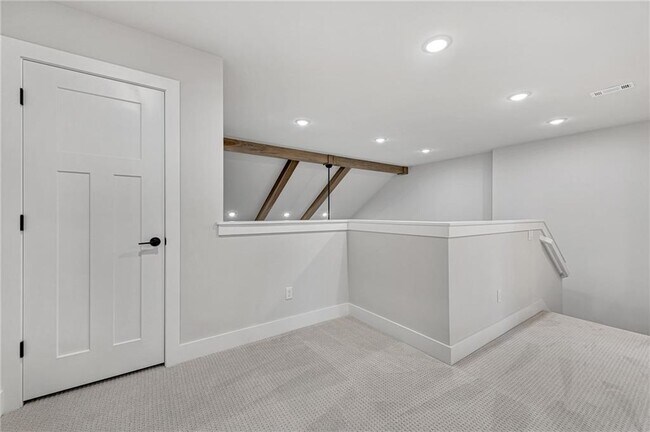 Building Photo - 1850 Momi St