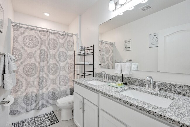 Building Photo - 1744 SE North Blackwell Dr