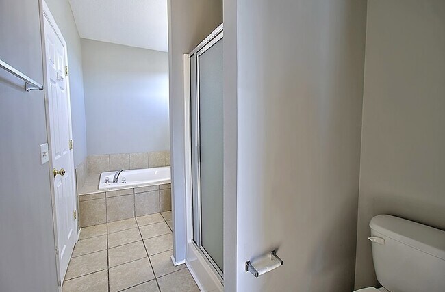 Building Photo - 127 Davila St