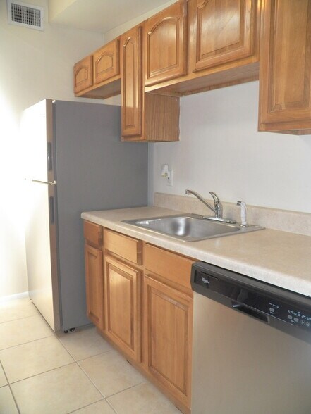 Building Photo - 1806 Cadillac Cir