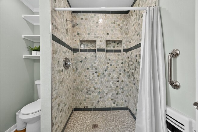 Building Photo - 407 Fairbanks St