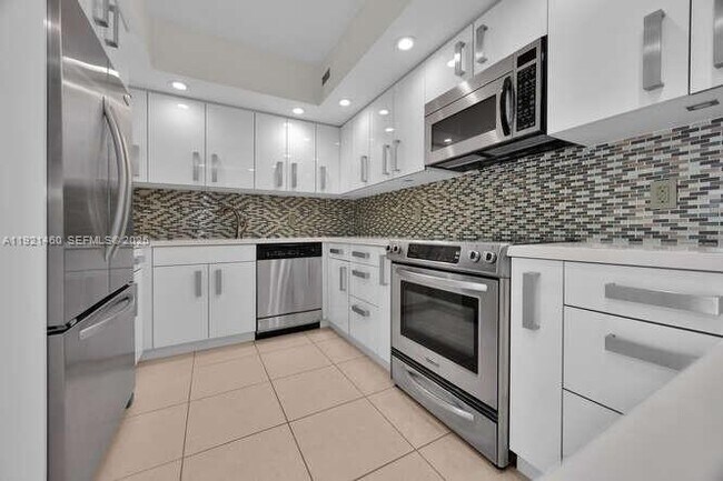 Building Photo - 5600 Collins Ave