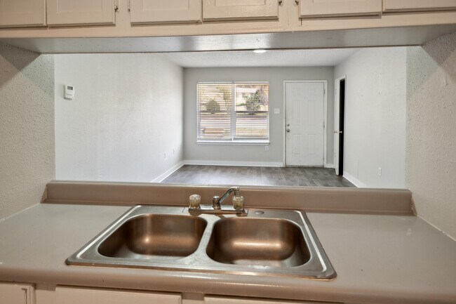 Building Photo - Summit at Orton Hill & Plaza Drive