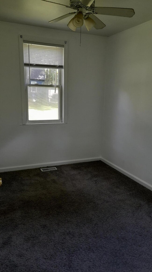 Building Photo - 23362 Springbrook Dr