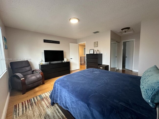 Building Photo - 8320 SW 39th Ct