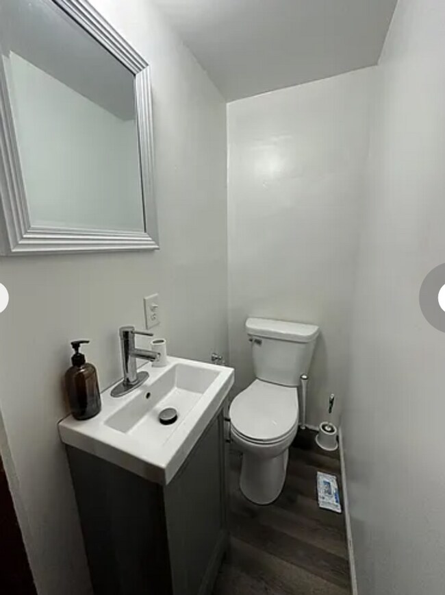 Building Photo - 4 Bedroom House Available Next to UC Campus