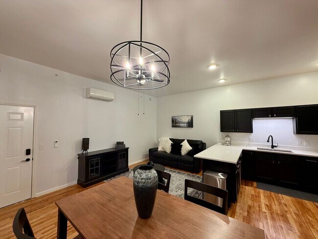 Building Photo - 719 N 3rd Ave