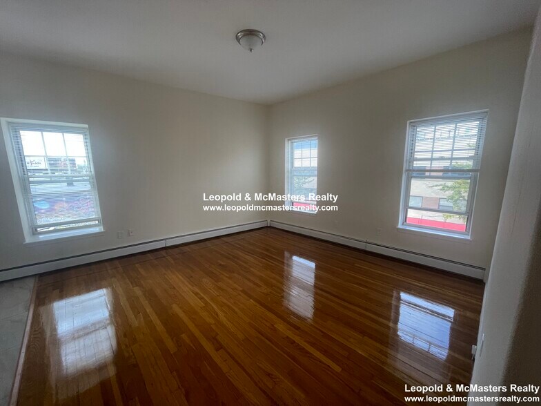 Building Photo - 180 North Beacon St