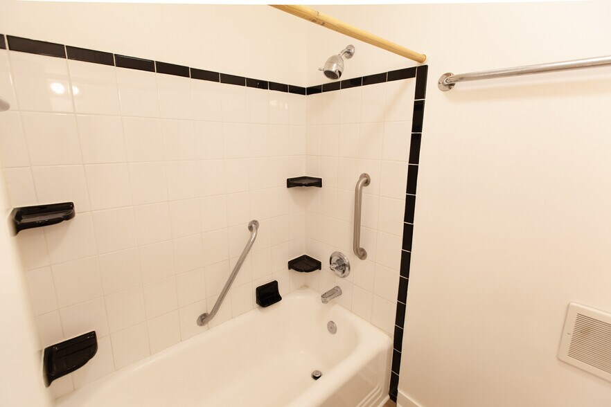 Building Photo - 1908 Constitution Ave NE