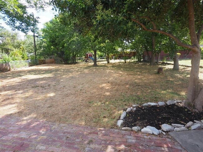 Building Photo - 809 Maryland Dr