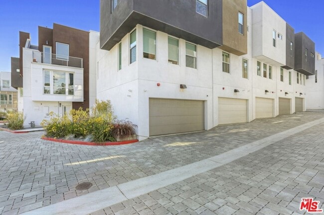 Building Photo - 2202 Edendale Ln