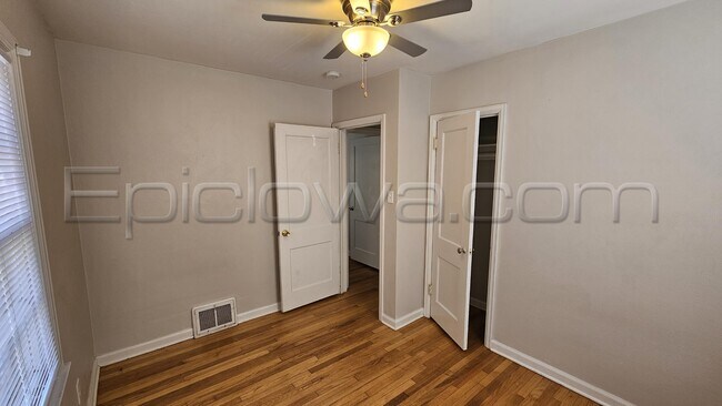 Building Photo - 1105 33rd St SE