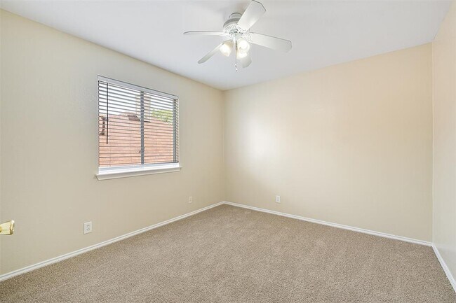 Building Photo - 2205 Romeo Dr